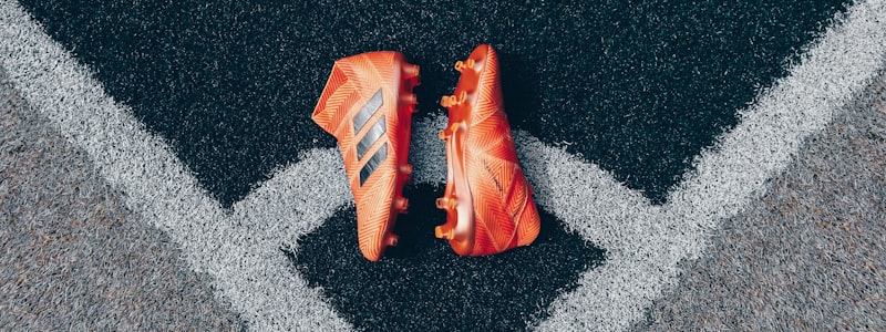 乐竞俱乐部主场球衣正面与背面展示