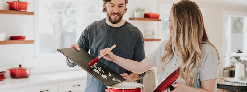 乐竞运动品牌训练用足球特写